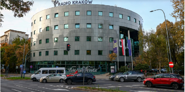 Polish radio station replaces journalists with AI ‘presenters’