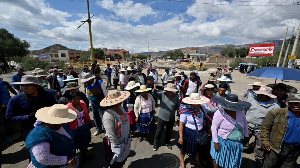 Bolivia: Nearly 30 injured in clashes between police, ex-pres Morales supporters