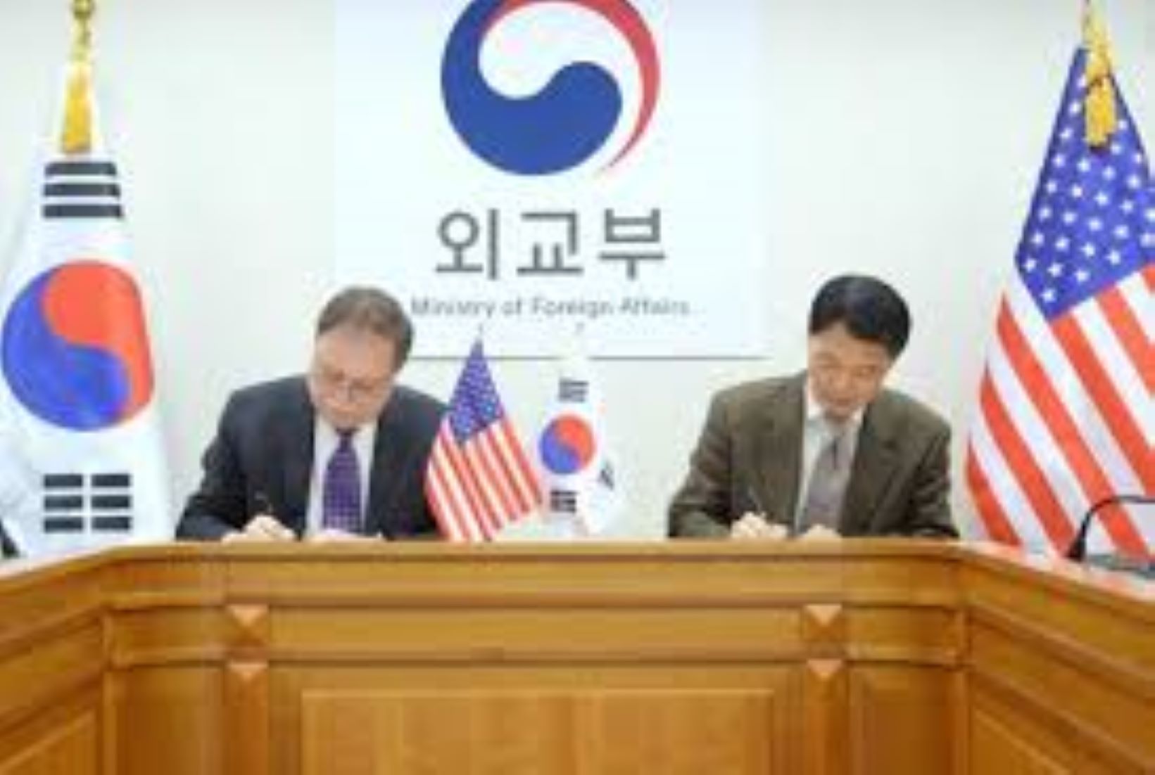 Seoul, Washington Ink New Pact To Share Cost For U.S. Forces In S. Korea