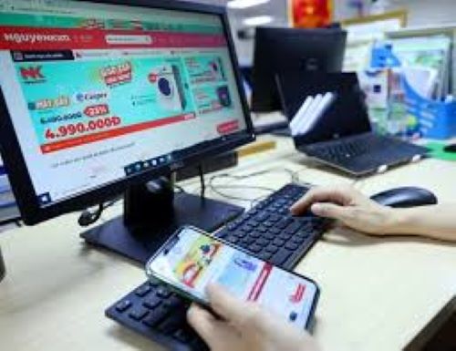 Vietnamese Consumers Spend One Billion USD On Online Shopping Each Month