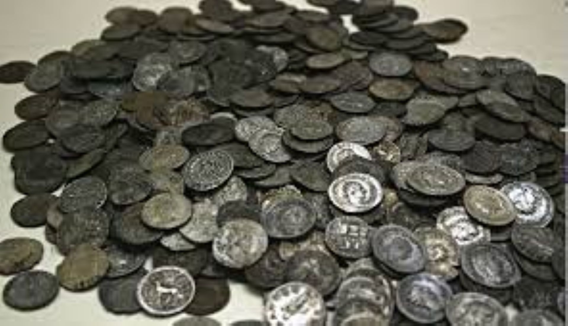 Egyptian Police Seized Nearly 2,000 Ancient Roman-Era Coins