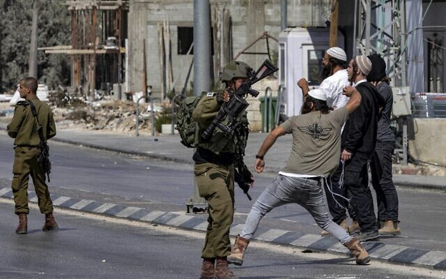 Israeli Settlers Tried To Attack Senior Army Commander In S. West Bank