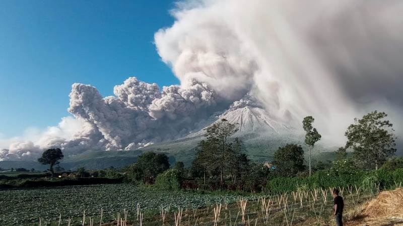 Flights Between Australia, Indonesia Grounded By Volcanic Ash Clouds