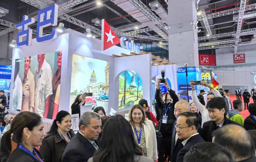 China and Cuba strengthen tourism ties at Shanghai fair