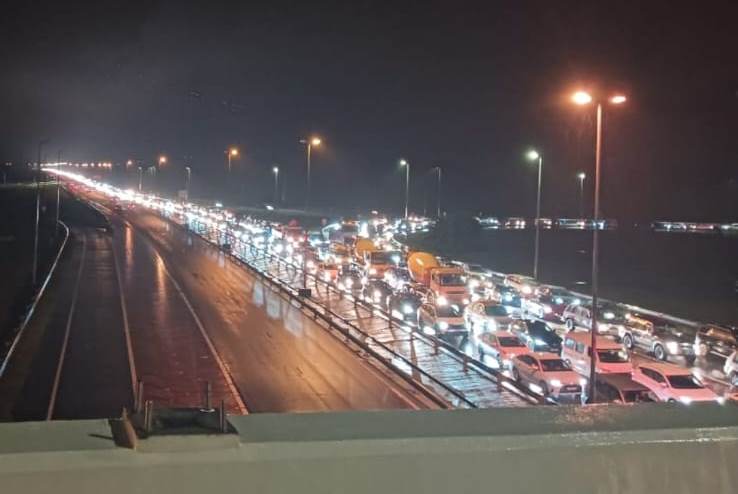 Heavy Rain Causes Flash Floods, Traffic Chaos On Highway In Brunei