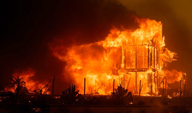 US wildfires: Wind-fanned wildfire burning out of control near Los Angeles