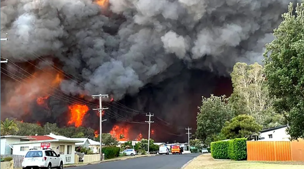 South-East Australia Preparing For Catastrophic Bushfire Over Christmas Period