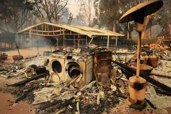 US: Wildfire in California’s Malibu destroys homes, sends thousands fleeing