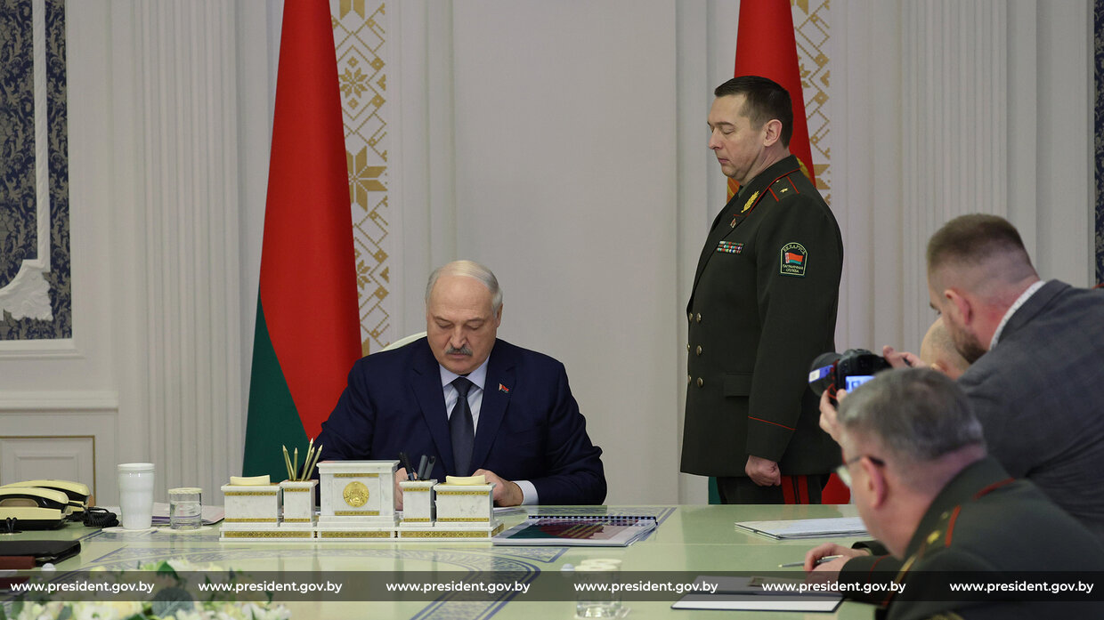 Belarus president approves resolution on border protection