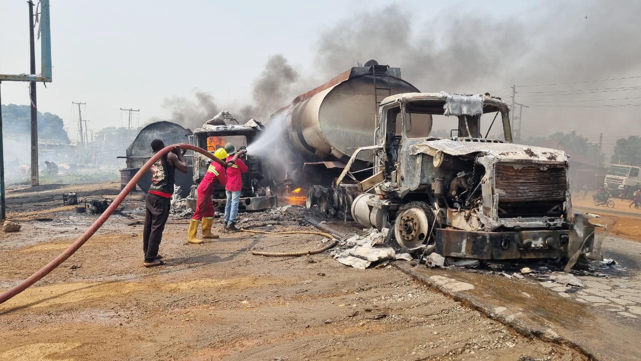 Nigeria: Seventy killed in central Niger state after fuel tanker flips over and explodes