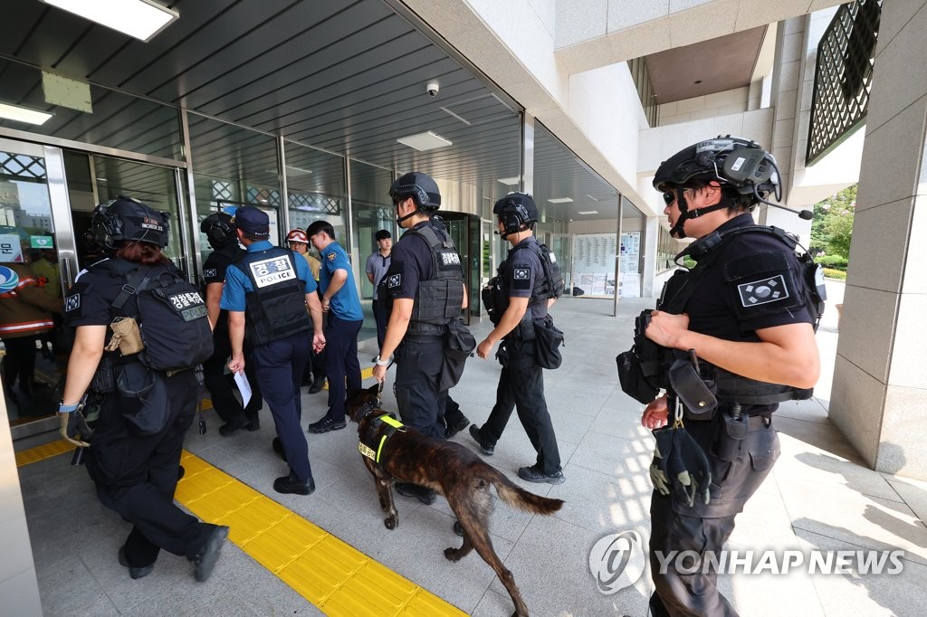 S. Korea’s Police Searching Ruling Party Building After Bomb Threat