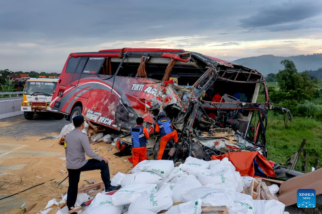 Four Killed, Dozens Injured In Multi-Vehicle Crash In E. Java