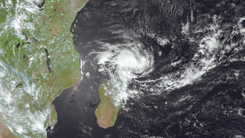 Cyclone-ravaged Mayotte on red alert for new storm