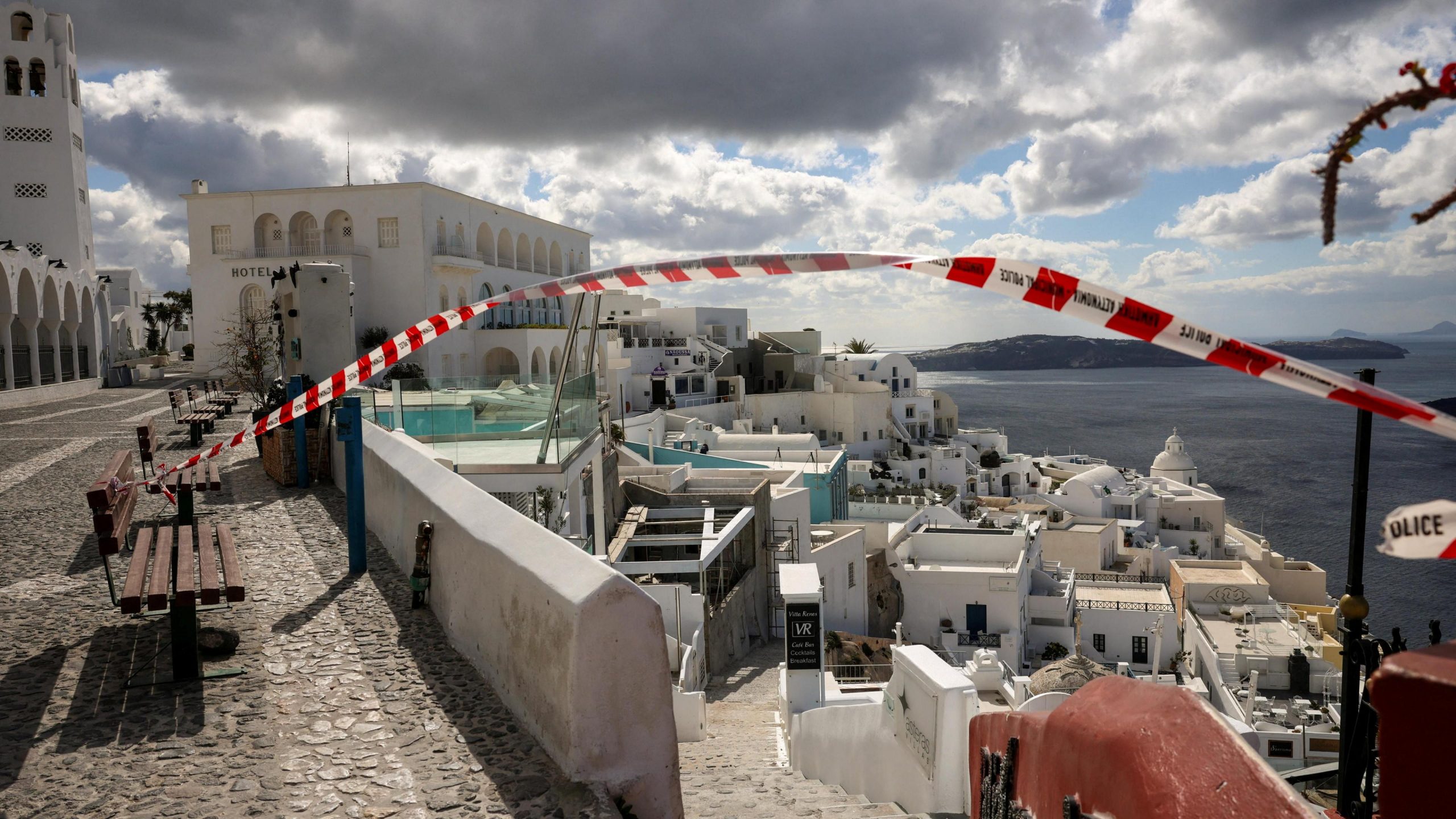 Greece: Strongest-yet quake hits Santorini island