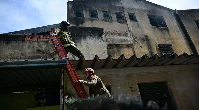 Brazil: Fire at Rio de Janeiro Carnival costume factory injures 21