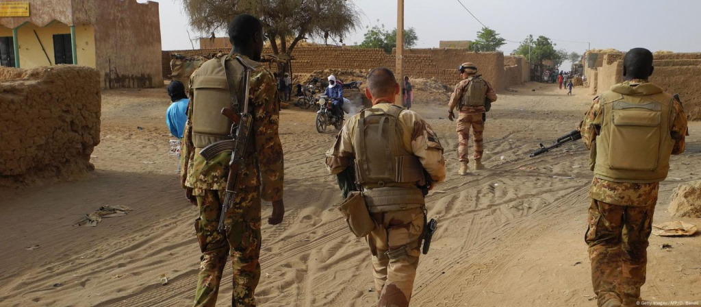 Mali: Four police escorts wounded in attack on ministerial convoy