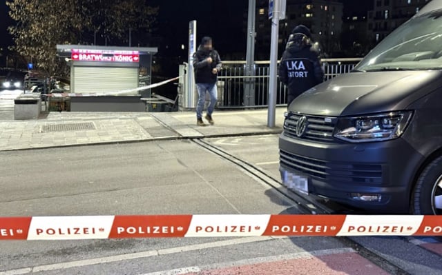 Austria: Syrian asylum seeker arrested after deadly stabbing attack in southern city of Villach; 1 teenager dead, five injured