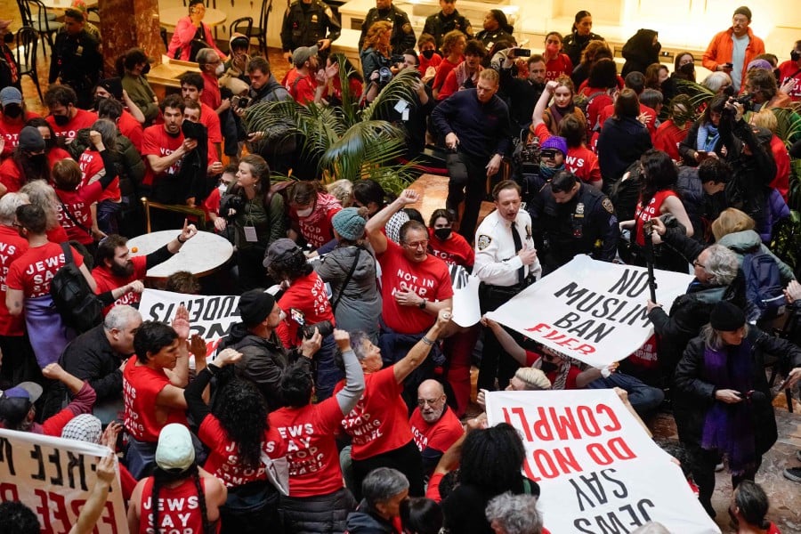 US: Jewish protesters storm Trump Tower in solidarity with Palestinians