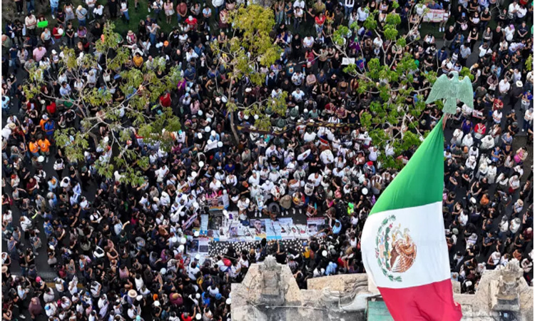 Mexicans protest for victims of latest mass grave discovery