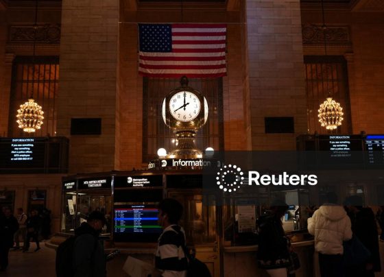 The clock inside the Grand Central Terminal shows 8 PM (ET), the postponed deadline set by U.S. President Donald Trump for Iran to reopen the Strait of Hormuz or face widespread attacks on its civilian infrastructure, in New York City, U.S., April 7, 2026. REUTERS/Adam Gray